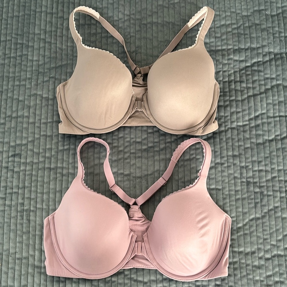 2 Victoria’s Secret bras